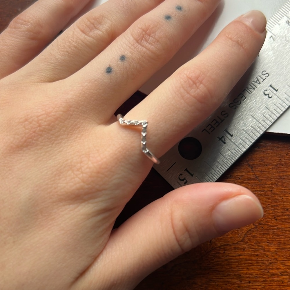 Silver V ring!!